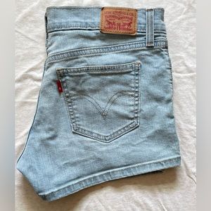 Levi’s Lightwash Jean Shorts - Only Worn a Few Times